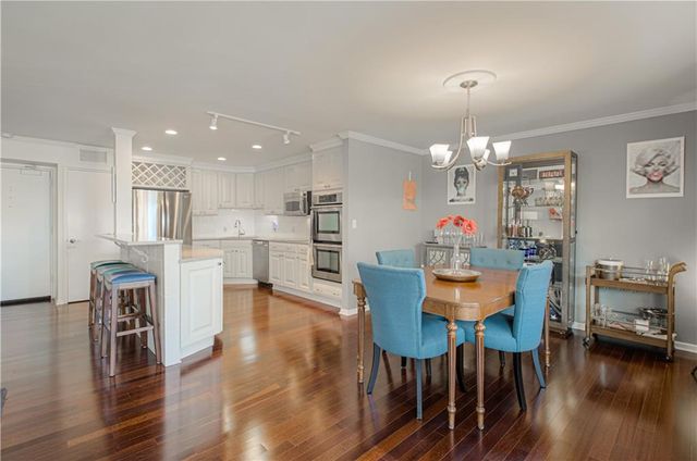 221 W 48th Street 602, Kansas City, MO 64112