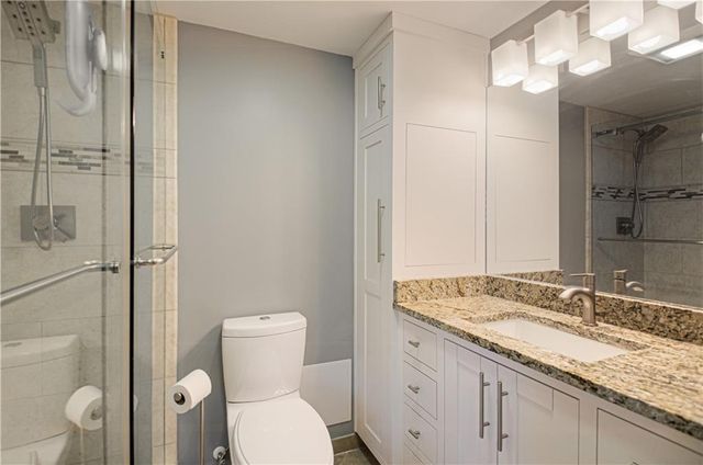 221 W 48th Street 602, Kansas City, MO 64112