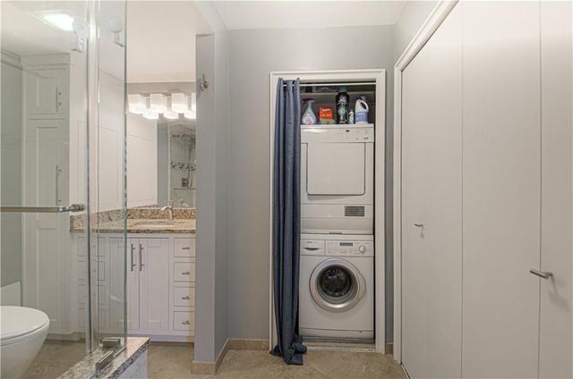 221 W 48th Street 602, Kansas City, MO 64112