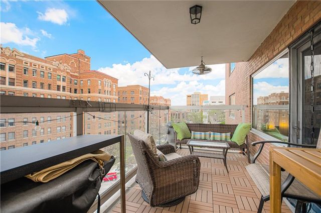 221 W 48th Street 602, Kansas City, MO 64112