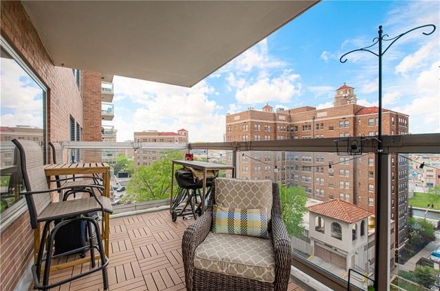 221 W 48th Street 602, Kansas City, MO 64112