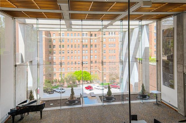 221 W 48th Street 602, Kansas City, MO 64112