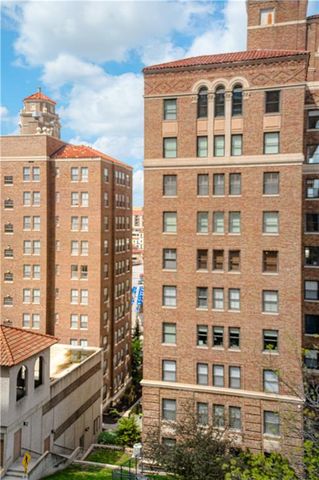 221 W 48th Street 602, Kansas City, MO 64112