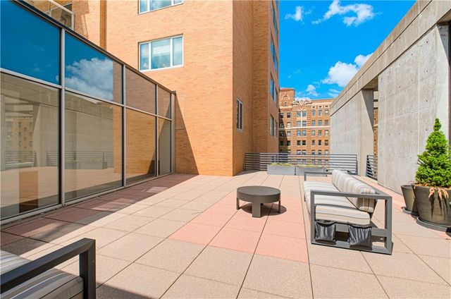 221 W 48th Street 602, Kansas City, MO 64112