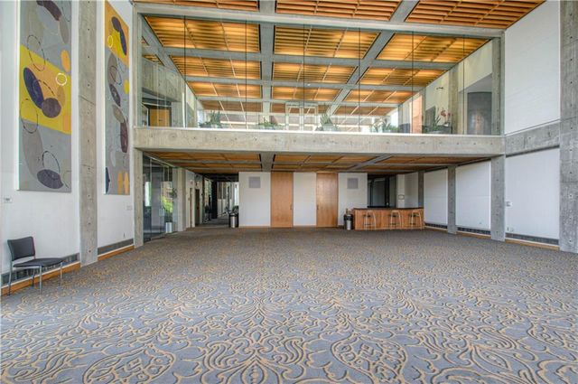 221 W 48th Street 602, Kansas City, MO 64112