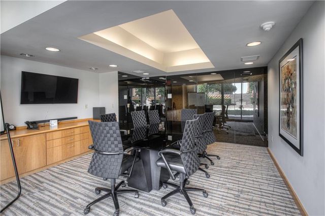 221 W 48th Street 602, Kansas City, MO 64112