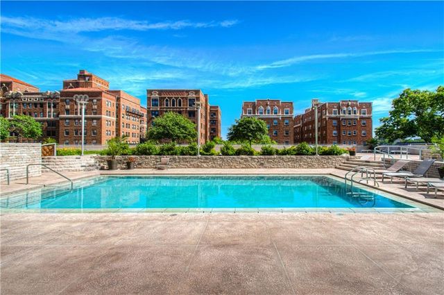 221 W 48th Street 602, Kansas City, MO 64112