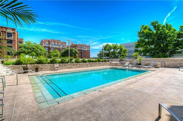 221 W 48th Street 602, Kansas City, MO 64112