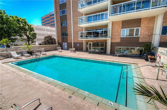 221 W 48th Street 602, Kansas City, MO 64112