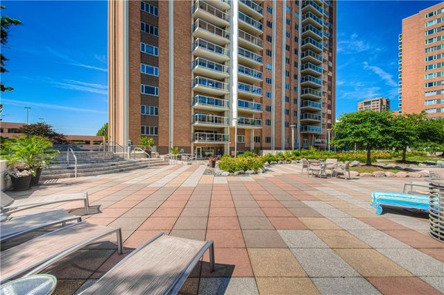 221 W 48th Street 602, Kansas City, MO 64112