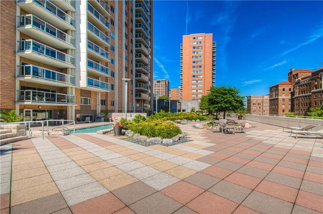 221 W 48th Street 602, Kansas City, MO 64112