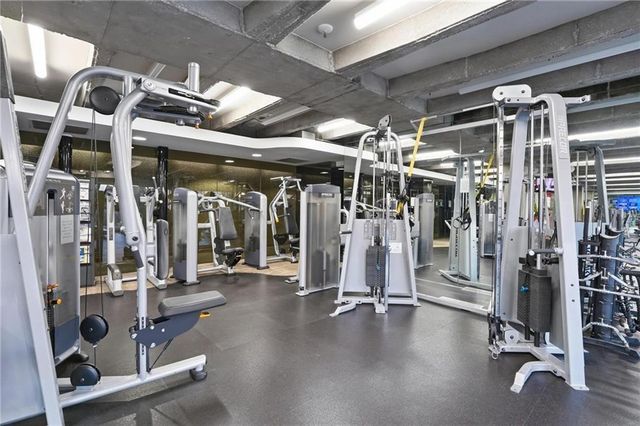 221 W 48th Street 602, Kansas City, MO 64112
