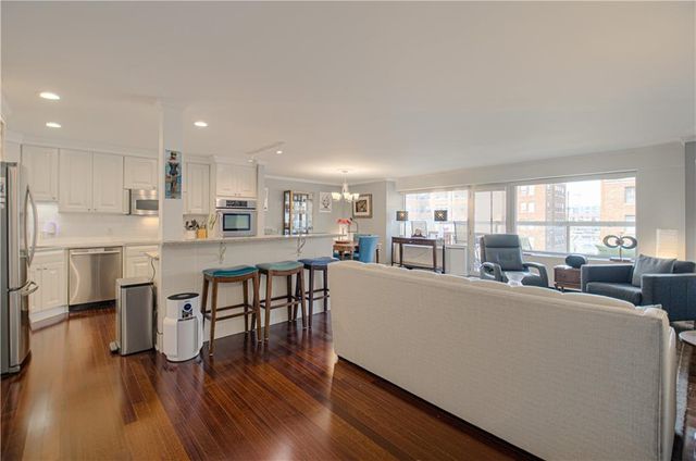 221 W 48th Street 602, Kansas City, MO 64112