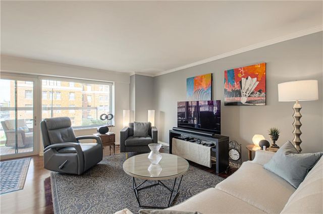 221 W 48th Street 602, Kansas City, MO 64112