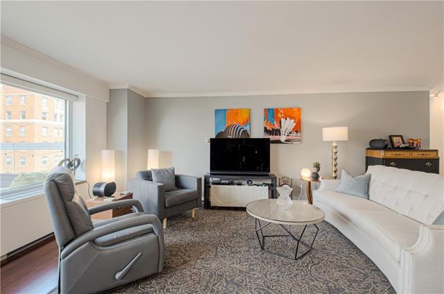 221 W 48th Street 602, Kansas City, MO 64112