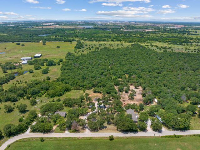 1385 CR-1340, Chico, TX 76431
