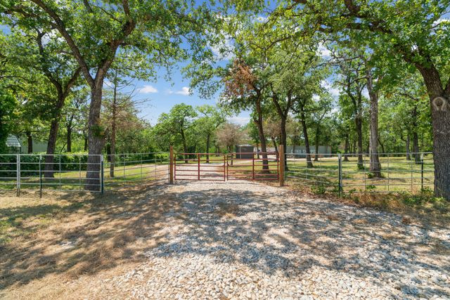 1385 CR-1340, Chico, TX 76431