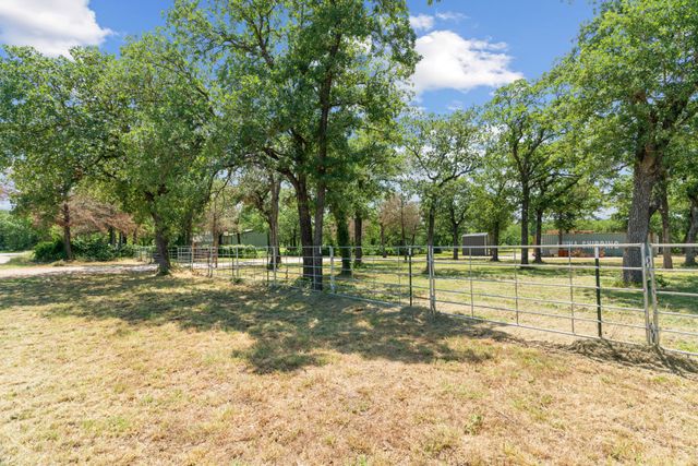 1385 CR-1340, Chico, TX 76431
