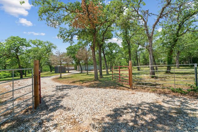 1385 CR-1340, Chico, TX 76431