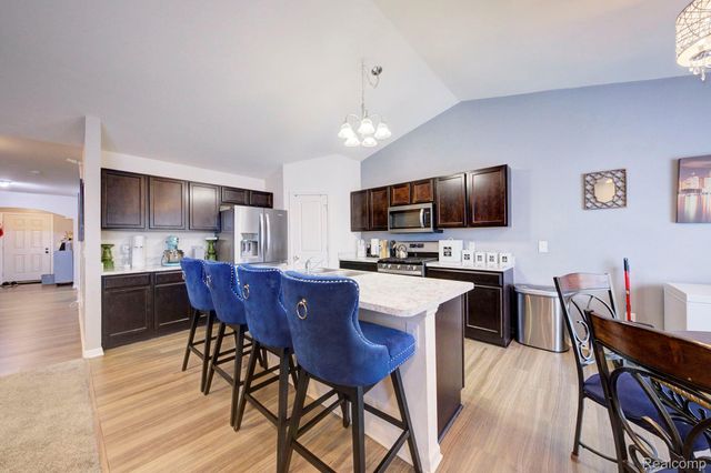 5989 Bay Hill Court, Romulus, MI 48174