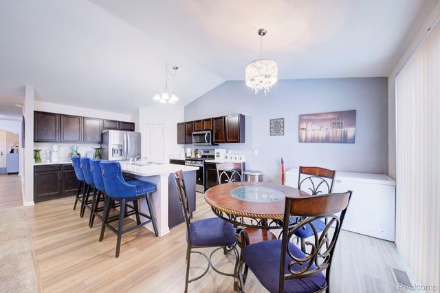 5989 Bay Hill Court, Romulus, MI 48174