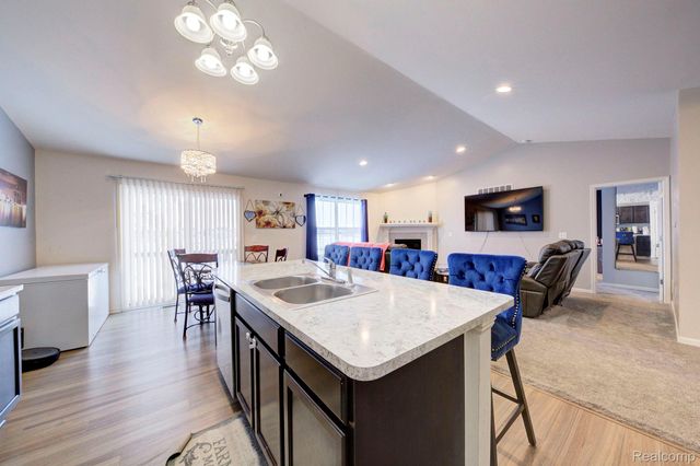 5989 Bay Hill Court, Romulus, MI 48174