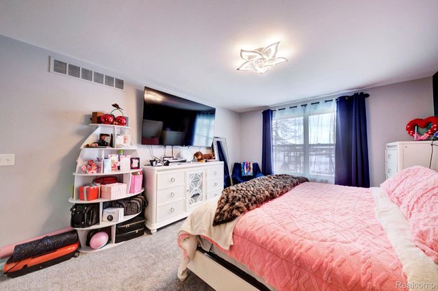 5989 Bay Hill Court, Romulus, MI 48174