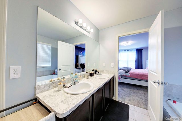 5989 Bay Hill Court, Romulus, MI 48174