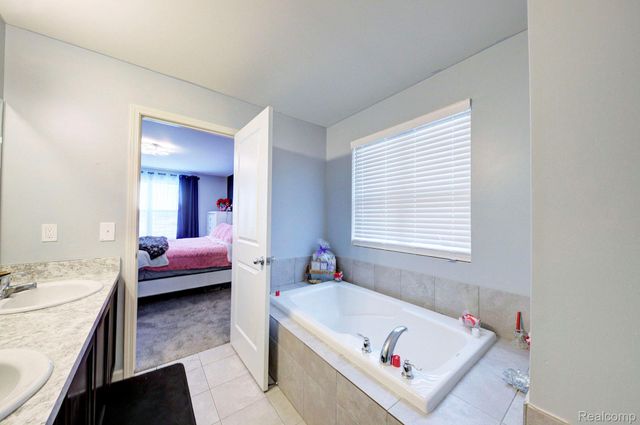 5989 Bay Hill Court, Romulus, MI 48174