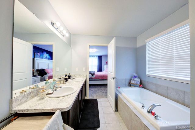 5989 Bay Hill Court, Romulus, MI 48174