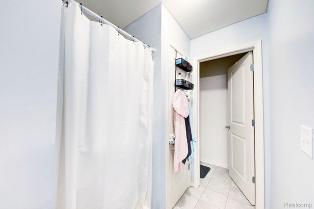 5989 Bay Hill Court, Romulus, MI 48174