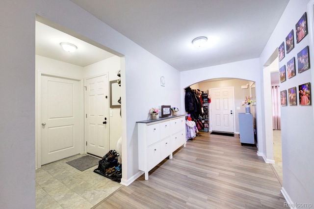 5989 Bay Hill Court, Romulus, MI 48174