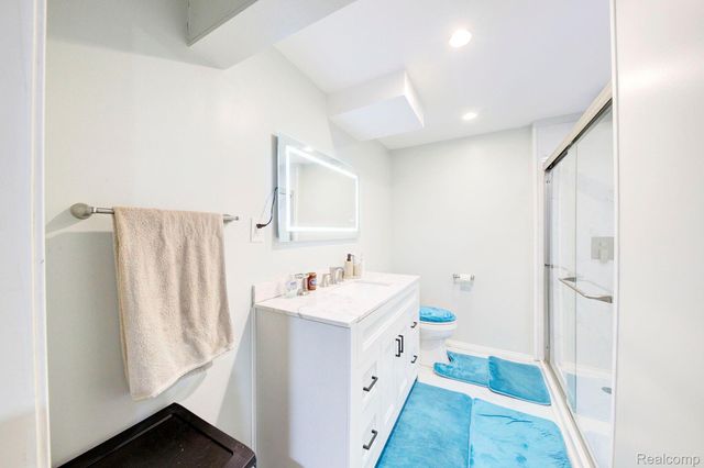 5989 Bay Hill Court, Romulus, MI 48174