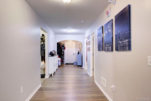 5989 Bay Hill Court, Romulus, MI 48174