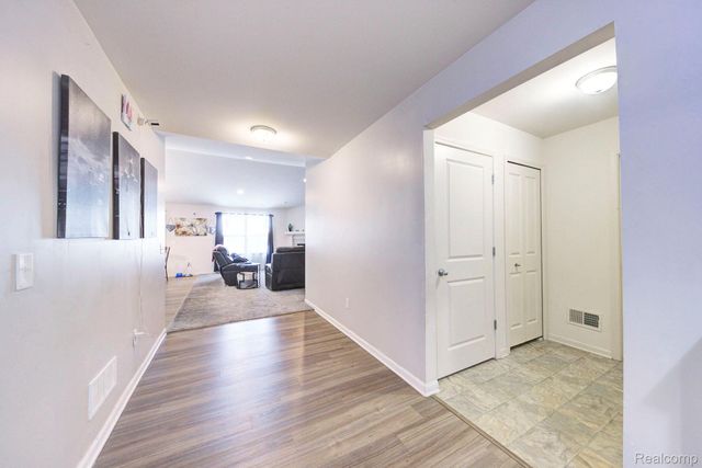 5989 Bay Hill Court, Romulus, MI 48174