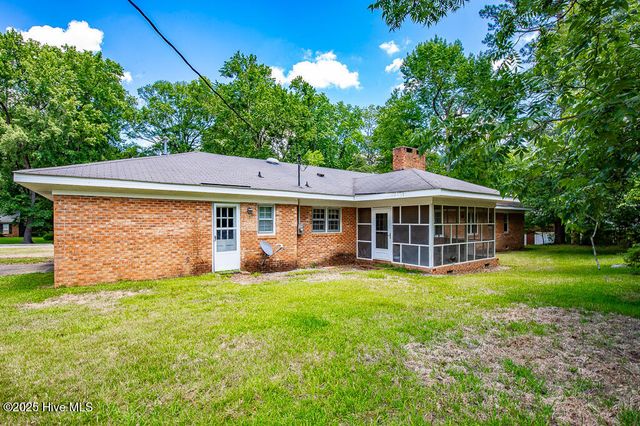 2301 Stallings Drive, Kinston, NC 28504