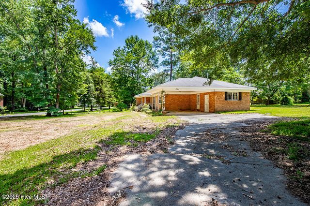 2301 Stallings Drive, Kinston, NC 28504
