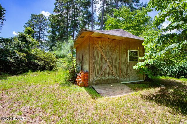 2301 Stallings Drive, Kinston, NC 28504