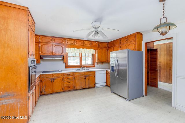 2301 Stallings Drive, Kinston, NC 28504