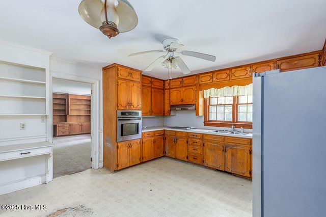 2301 Stallings Drive, Kinston, NC 28504