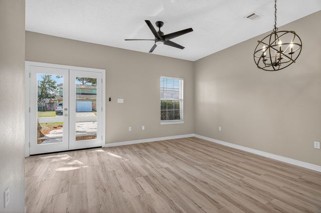 1847 Whispering Oaks Lane, Fort Walton Beach, FL 32547