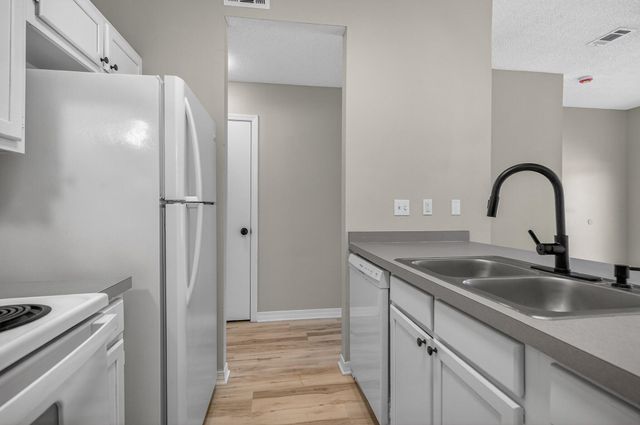 1847 Whispering Oaks Lane, Fort Walton Beach, FL 32547