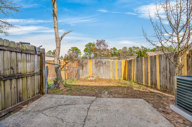 1847 Whispering Oaks Lane, Fort Walton Beach, FL 32547