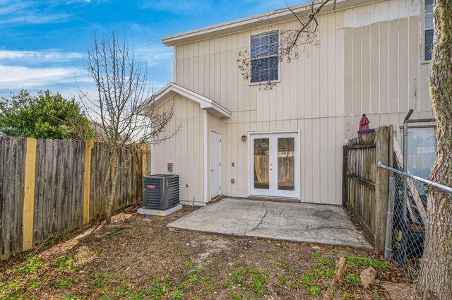 1847 Whispering Oaks Lane, Fort Walton Beach, FL 32547