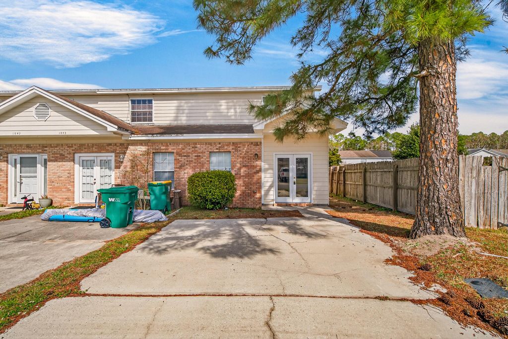 1847 Whispering Oaks Lane, Fort Walton Beach, FL 32547