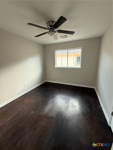 1710 East Avenue J, Lampasas, TX 76550