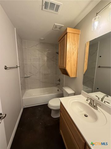 1710 East Avenue J, Lampasas, TX 76550