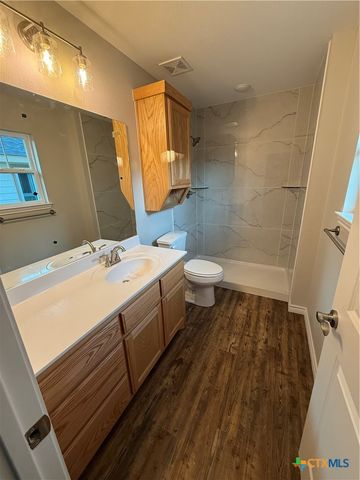 1710 East Avenue J, Lampasas, TX 76550