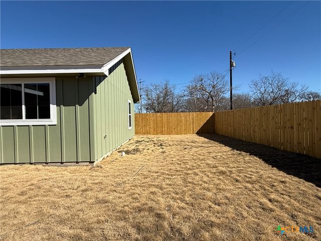 1710 East Avenue J, Lampasas, TX 76550