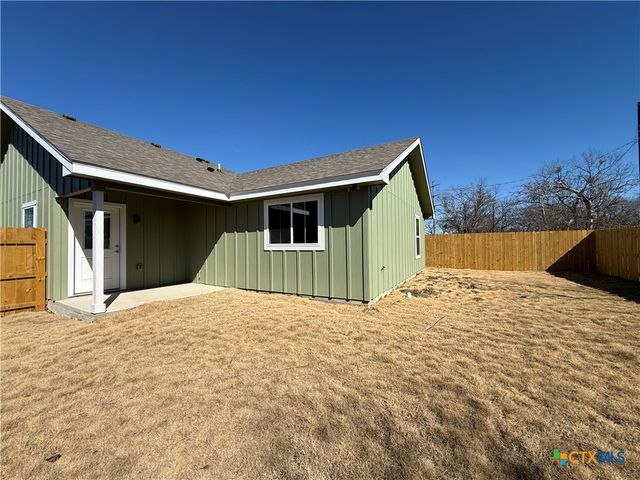 1710 East Avenue J, Lampasas, TX 76550